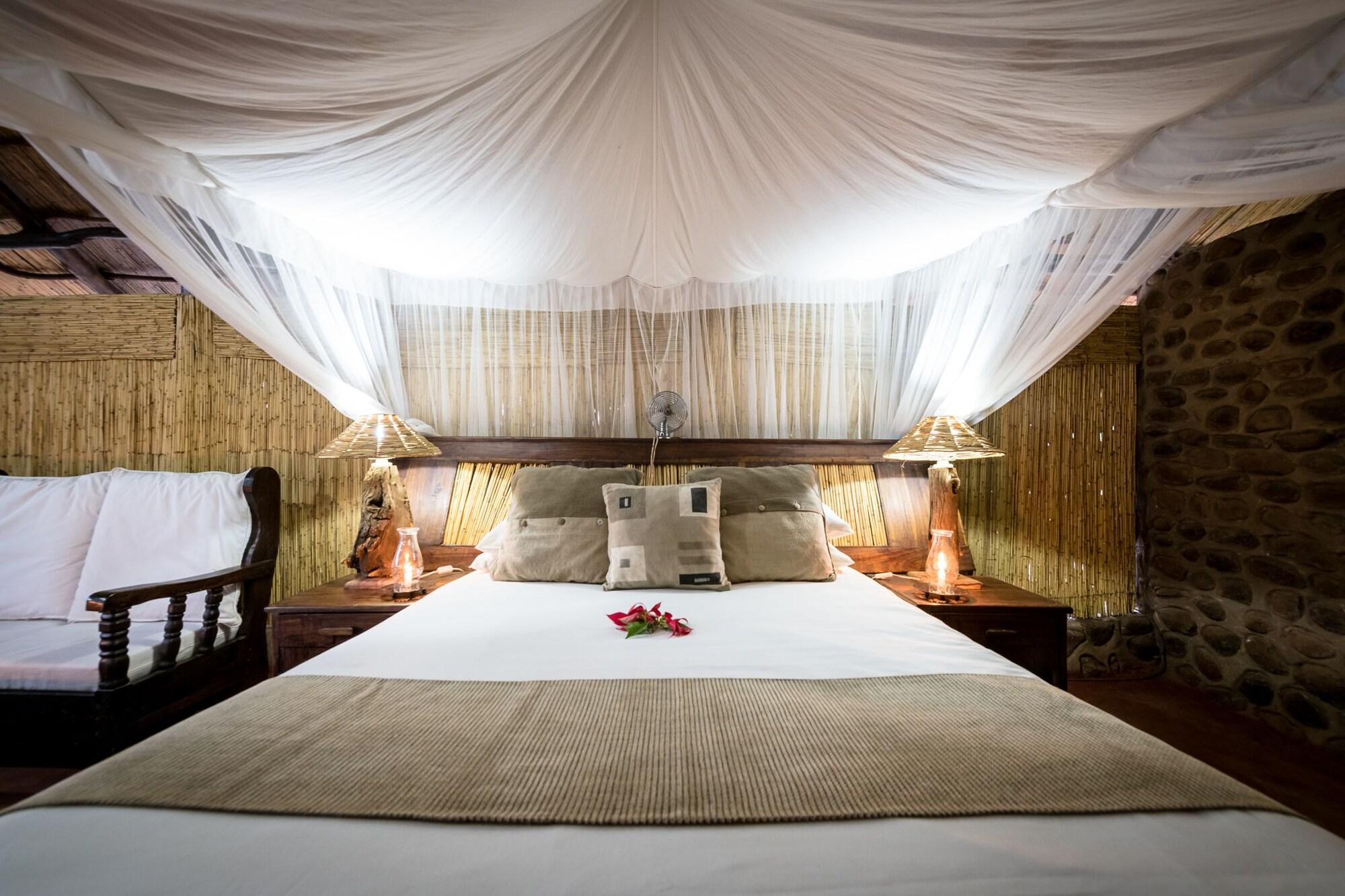 Taita Falcon Lodge Mukuni ภายนอก รูปภาพ