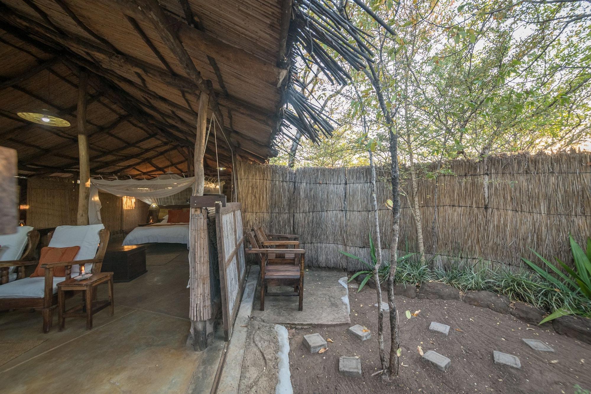 Taita Falcon Lodge Mukuni ภายนอก รูปภาพ