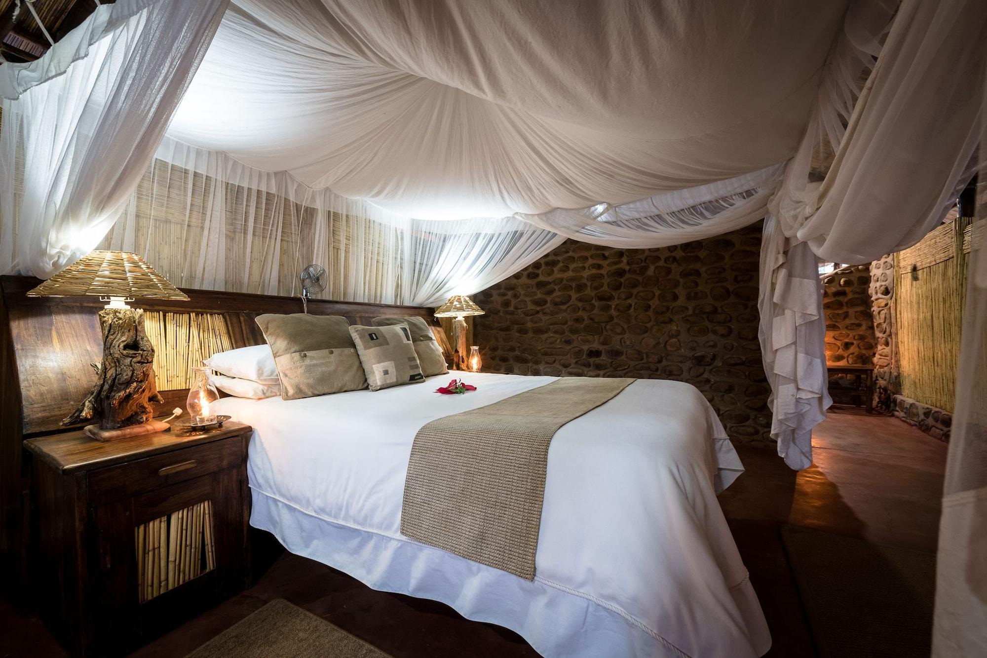 Taita Falcon Lodge Mukuni ภายนอก รูปภาพ